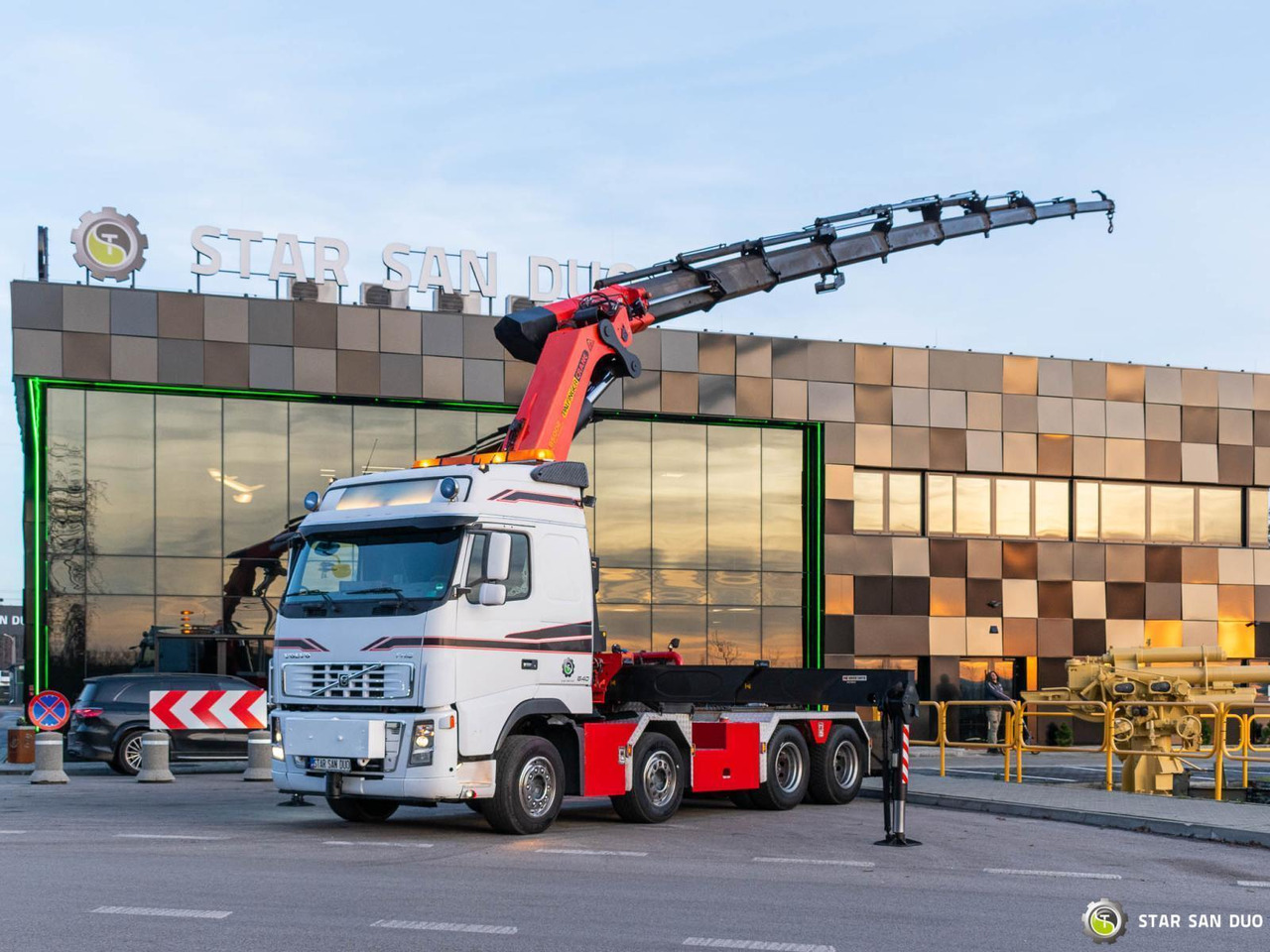 - משאית מנוף: תמונה 1 - משאית מנוף: תמונה 1