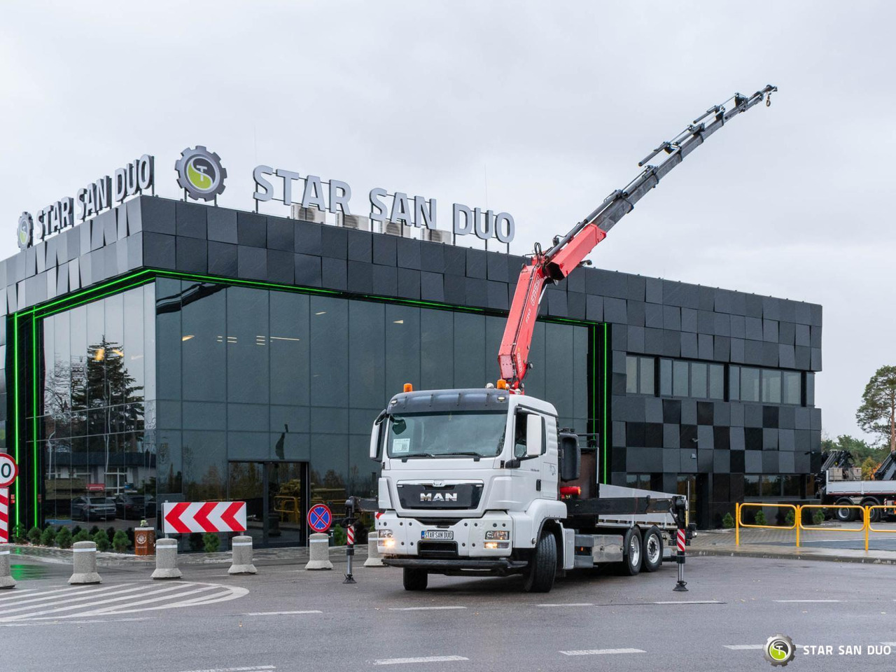 - משאית מנוף: תמונה 1 - משאית מנוף: תמונה 1