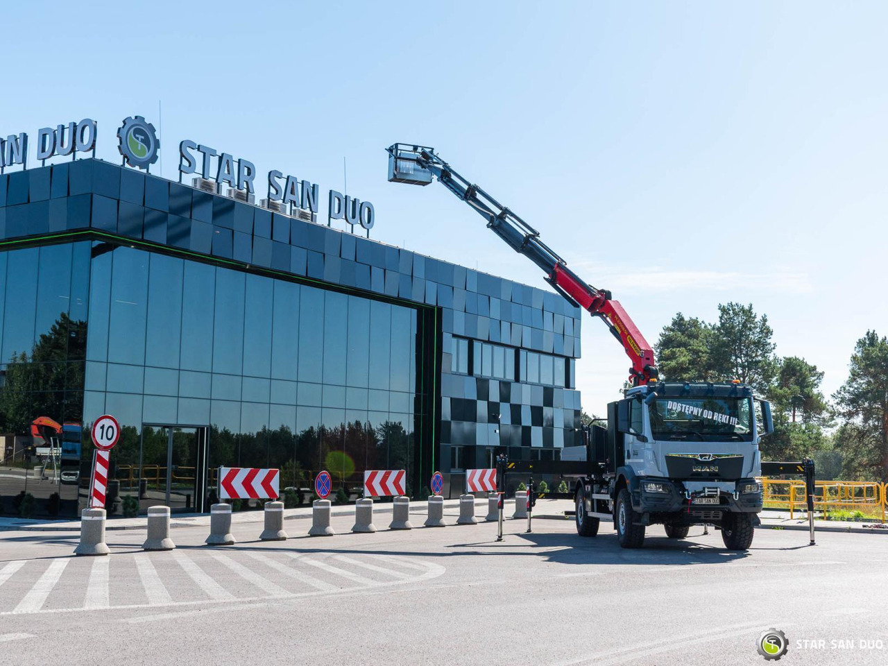 - משאית מנוף: תמונה 2 - משאית מנוף: תמונה 2