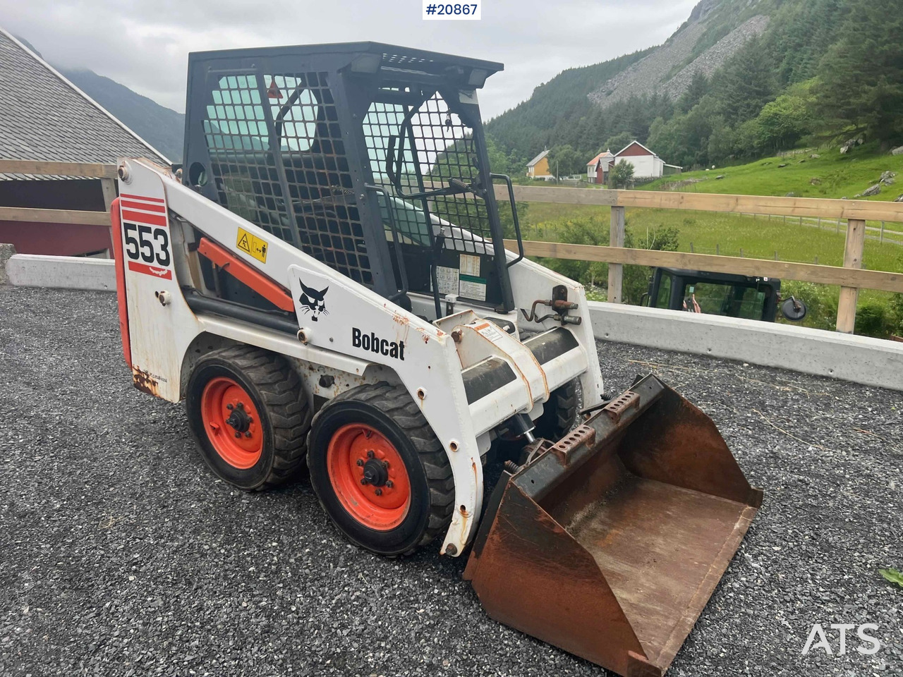 Bobcat 553 - מעמיס היגוי החלקה: תמונה 2 Bobcat 553 - מעמיס היגוי החלקה: תמונה 2