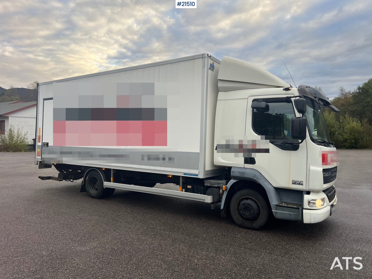 DAF LF 45 4x2 Skapbil m/ lift Rep.Objekt - משאית תיבה: תמונה 2 DAF LF 45 4x2 Skapbil m/ lift Rep.Objekt - משאית תיבה: תמונה 2