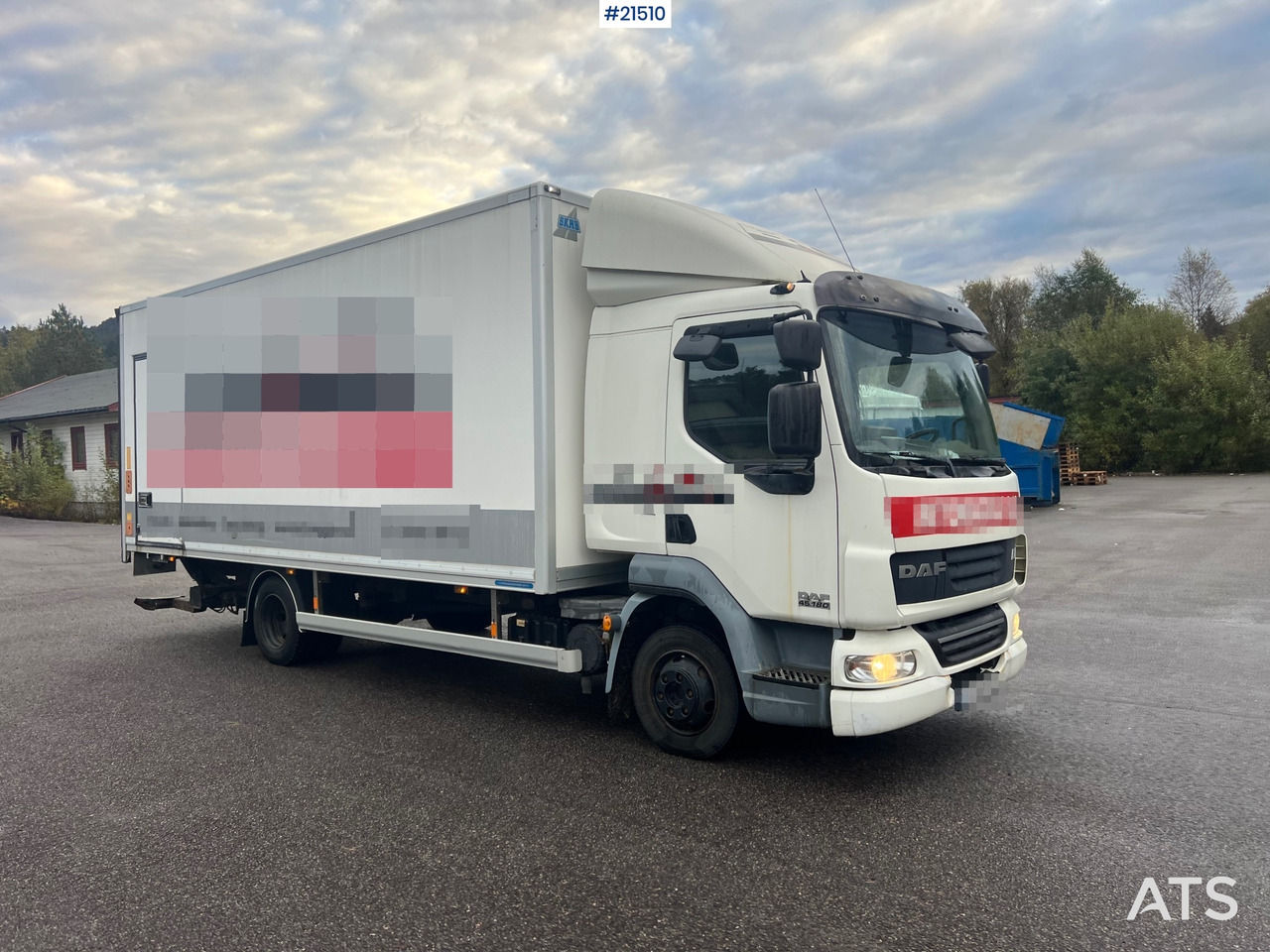 DAF LF 45 4x2 Skapbil m/ lift Rep.Objekt - משאית תיבה: תמונה 1 DAF LF 45 4x2 Skapbil m/ lift Rep.Objekt - משאית תיבה: תמונה 1