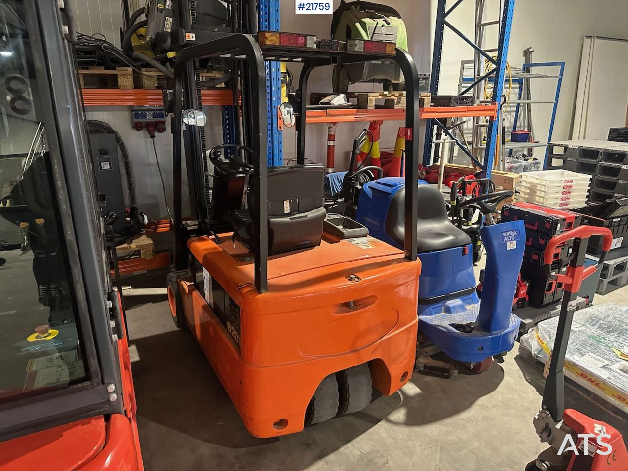 Daewoo B20T truck m/ 4,5 m løftehøyde - סמיטריילר עם מטען נמוך: תמונה 2 Daewoo B20T truck m/ 4,5 m løftehøyde - סמיטריילר עם מטען נמוך: תמונה 2