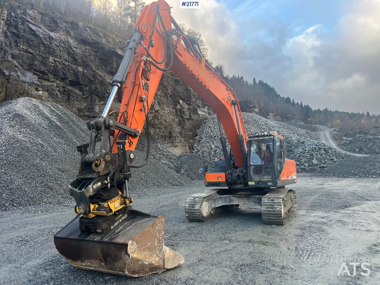 Doosan Dx300lc-5 Gravemaskin m/ rototilt og pusseskuffe - מחפר: תמונה 3 Doosan Dx300lc-5 Gravemaskin m/ rototilt og pusseskuffe - מחפר: תמונה 3