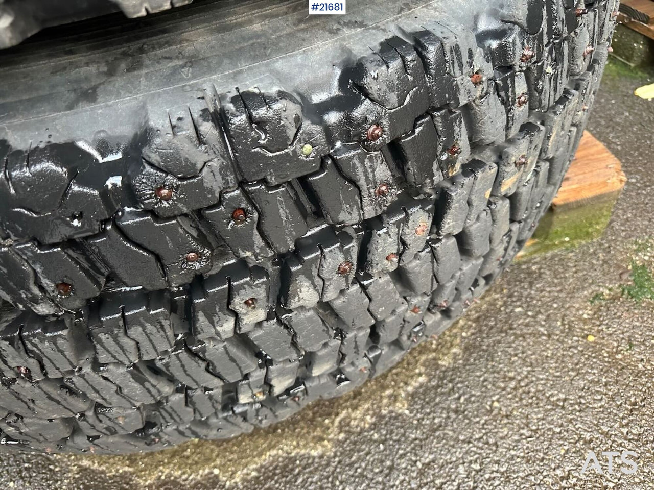 Hilo Dekkene har stått på en Volvo L60E - גלגלים וצמיגים עבור מכונת בנייה: תמונה 3 Hilo Dekkene har stått på en Volvo L60E - גלגלים וצמיגים עבור מכונת בנייה: תמונה 3