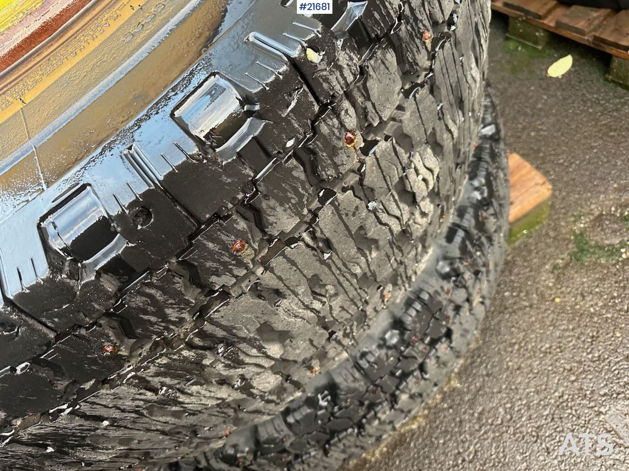 Hilo Dekkene har stått på en Volvo L60E - גלגלים וצמיגים עבור מכונת בנייה: תמונה 2 Hilo Dekkene har stått på en Volvo L60E - גלגלים וצמיגים עבור מכונת בנייה: תמונה 2