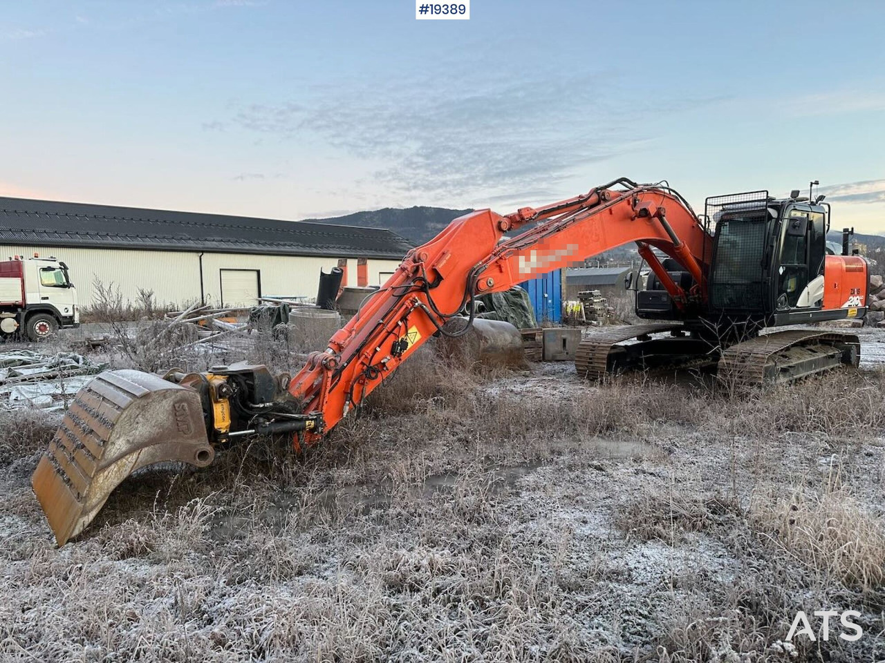 Hitachi ZX210LC-6 - מחפר: תמונה 1 Hitachi ZX210LC-6 - מחפר: תמונה 1