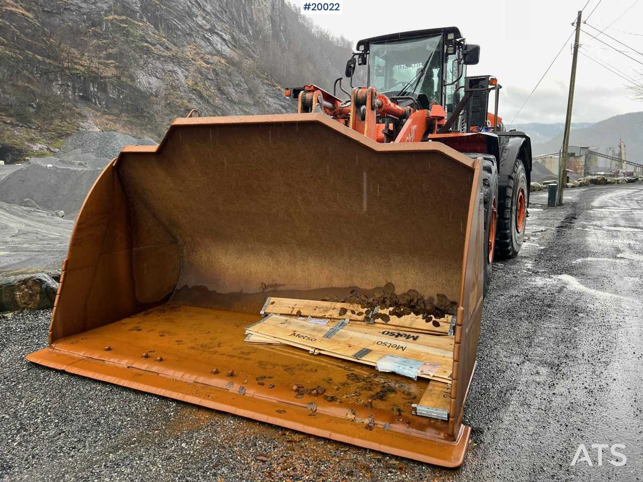 Hitachi zw370-6 - מעמיס גלגלים: תמונה 5 Hitachi zw370-6 - מעמיס גלגלים: תמונה 5