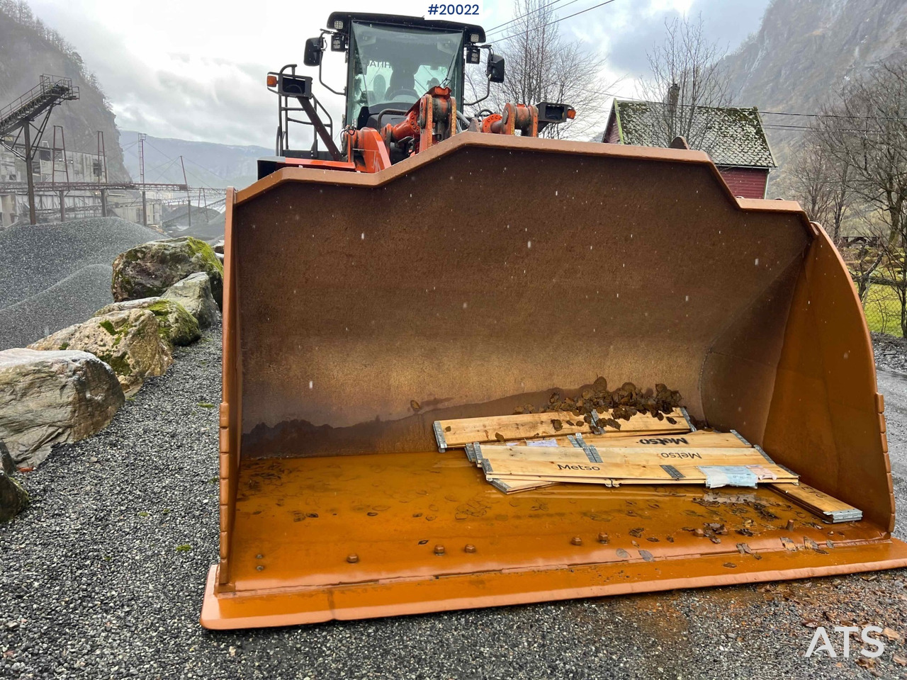 Hitachi zw370-6 - מעמיס גלגלים: תמונה 4 Hitachi zw370-6 - מעמיס גלגלים: תמונה 4
