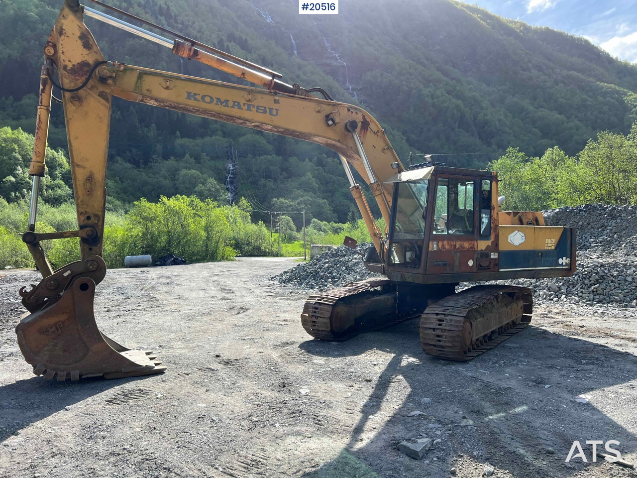 Komatsu PC200-3 - מחפר: תמונה 1 Komatsu PC200-3 - מחפר: תמונה 1