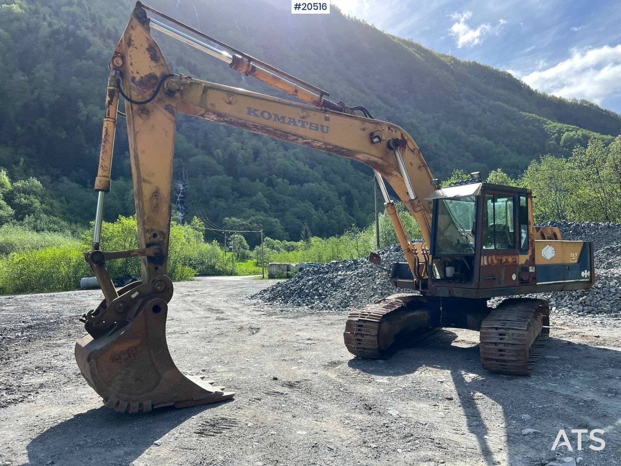 Komatsu PC200-3 - מחפר: תמונה 2 Komatsu PC200-3 - מחפר: תמונה 2