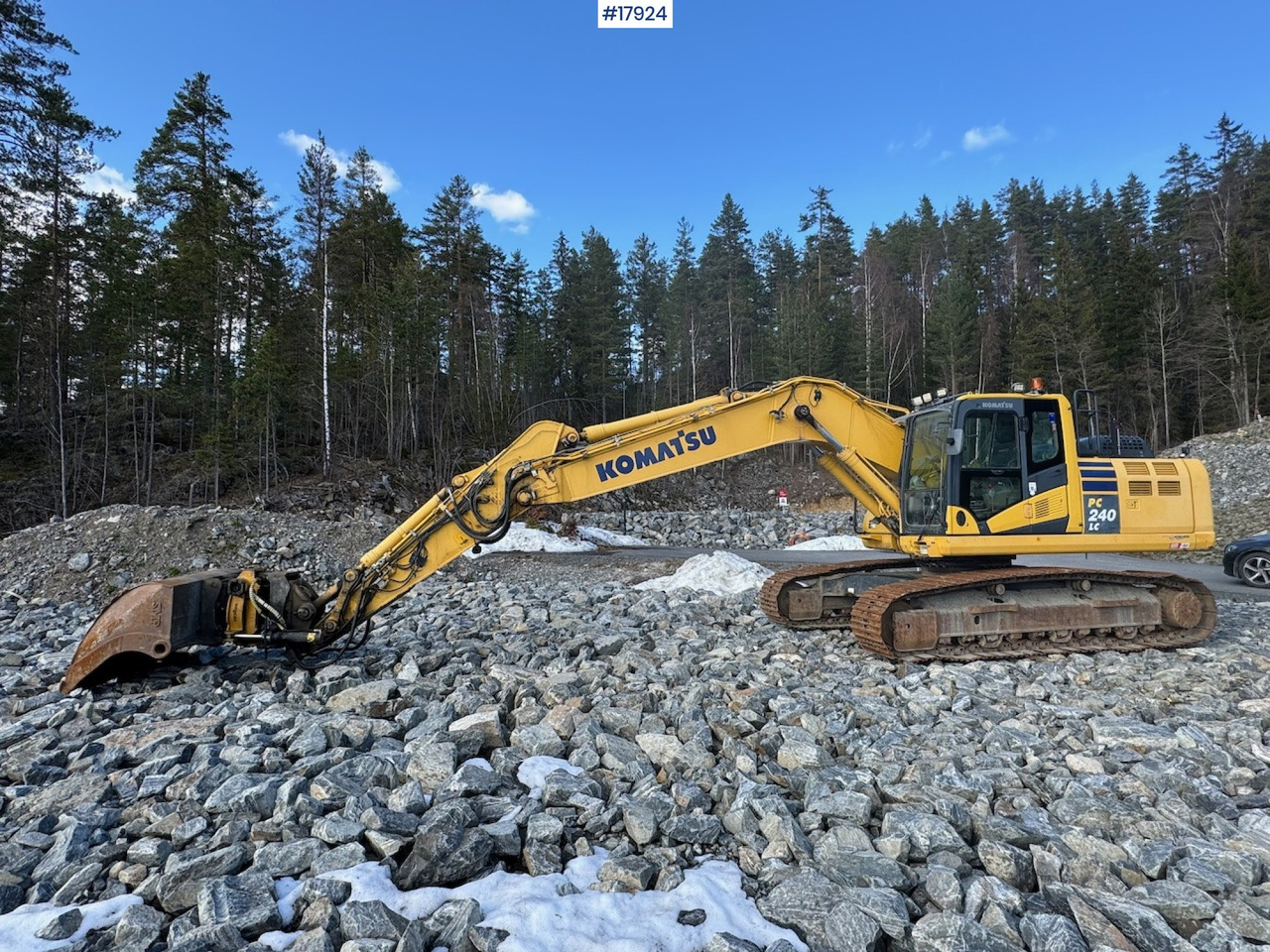Komatsu PC240LC-10 - מחפר: תמונה 1 Komatsu PC240LC-10 - מחפר: תמונה 1
