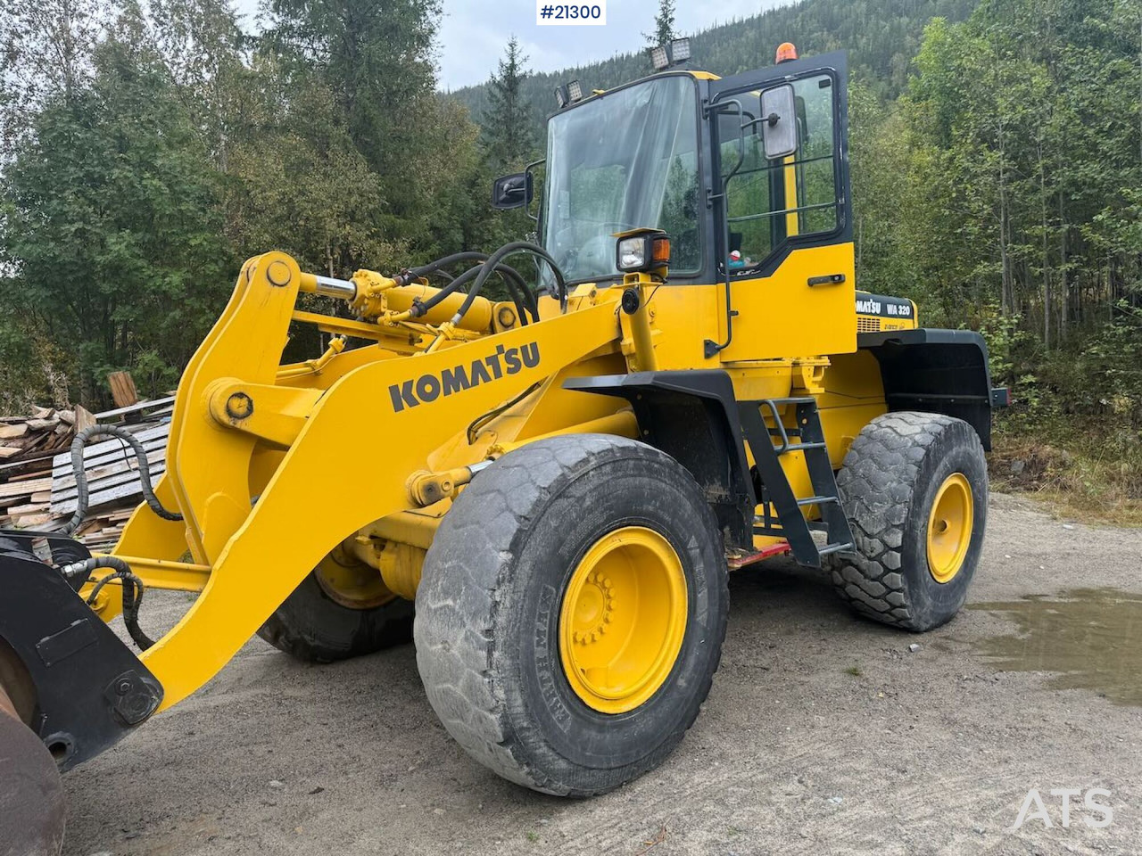 Komatsu WA320-3H - מעמיס גלגלים: תמונה 2 Komatsu WA320-3H - מעמיס גלגלים: תמונה 2