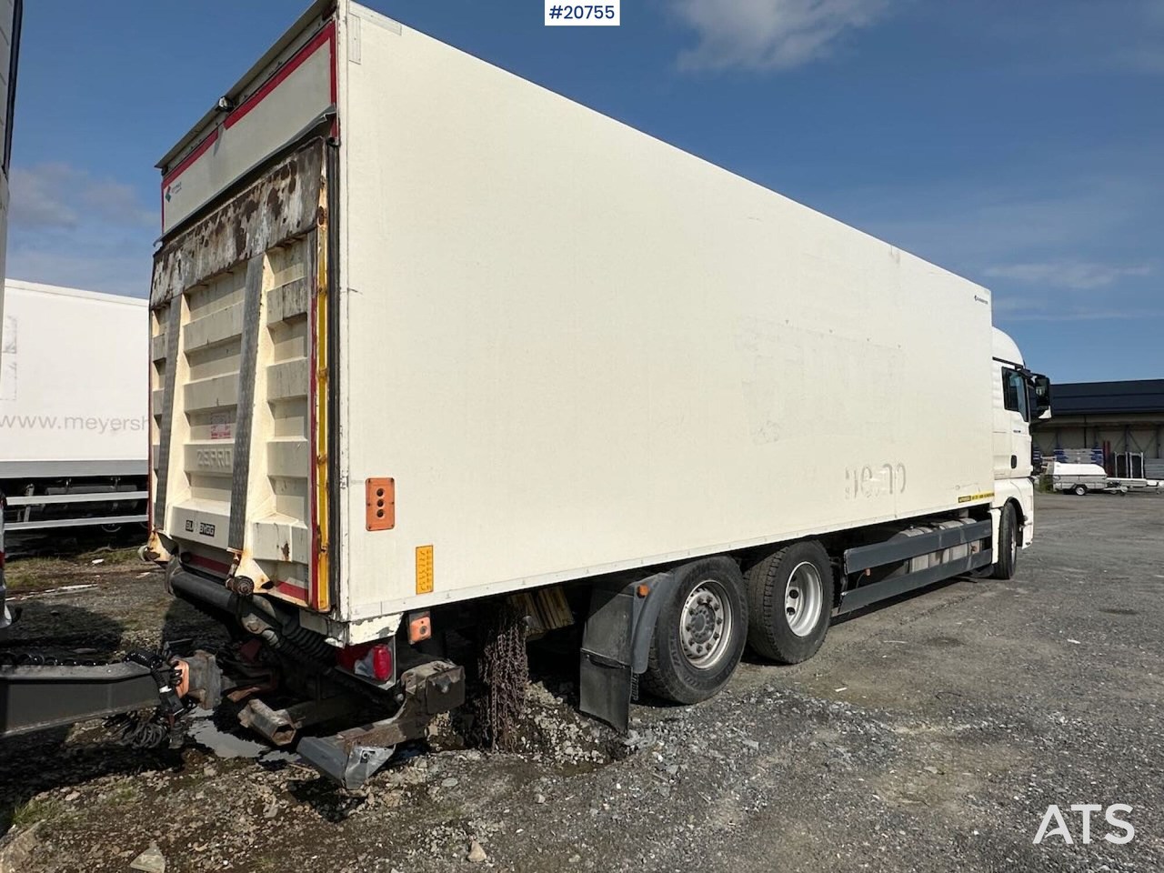 MAN TGX 26.480 6x2 skapbil m/ Bussbygg skap og lift - משאית תיבה: תמונה 3 MAN TGX 26.480 6x2 skapbil m/ Bussbygg skap og lift - משאית תיבה: תמונה 3