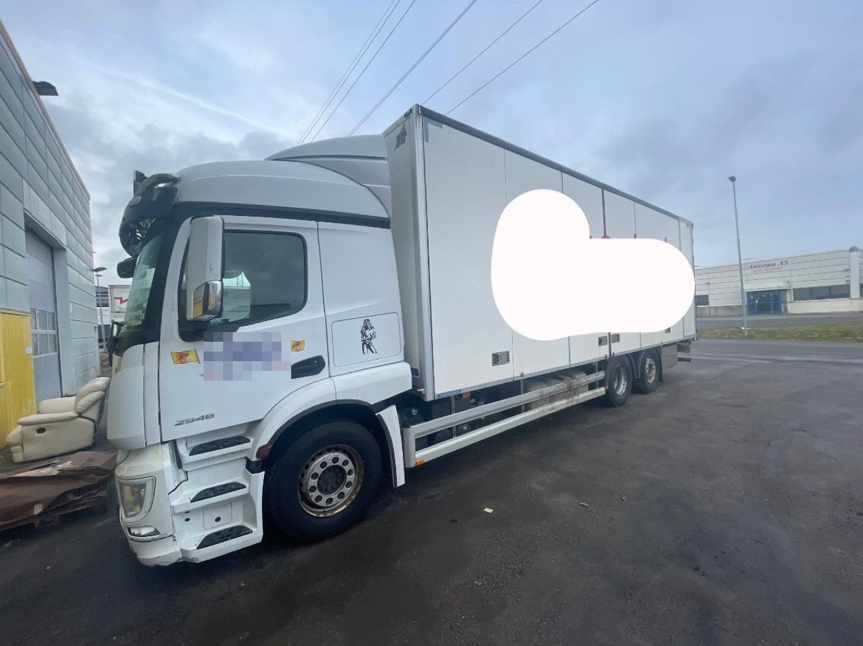 Mercedes Actros - משאית תיבה: תמונה 4 Mercedes Actros - משאית תיבה: תמונה 4