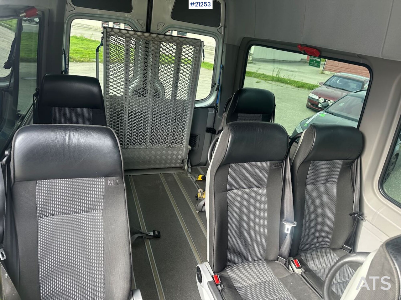 מיניבוס, כלי רכב מסחרי לנוסעים Mercedes Sprinter: תמונה 19
