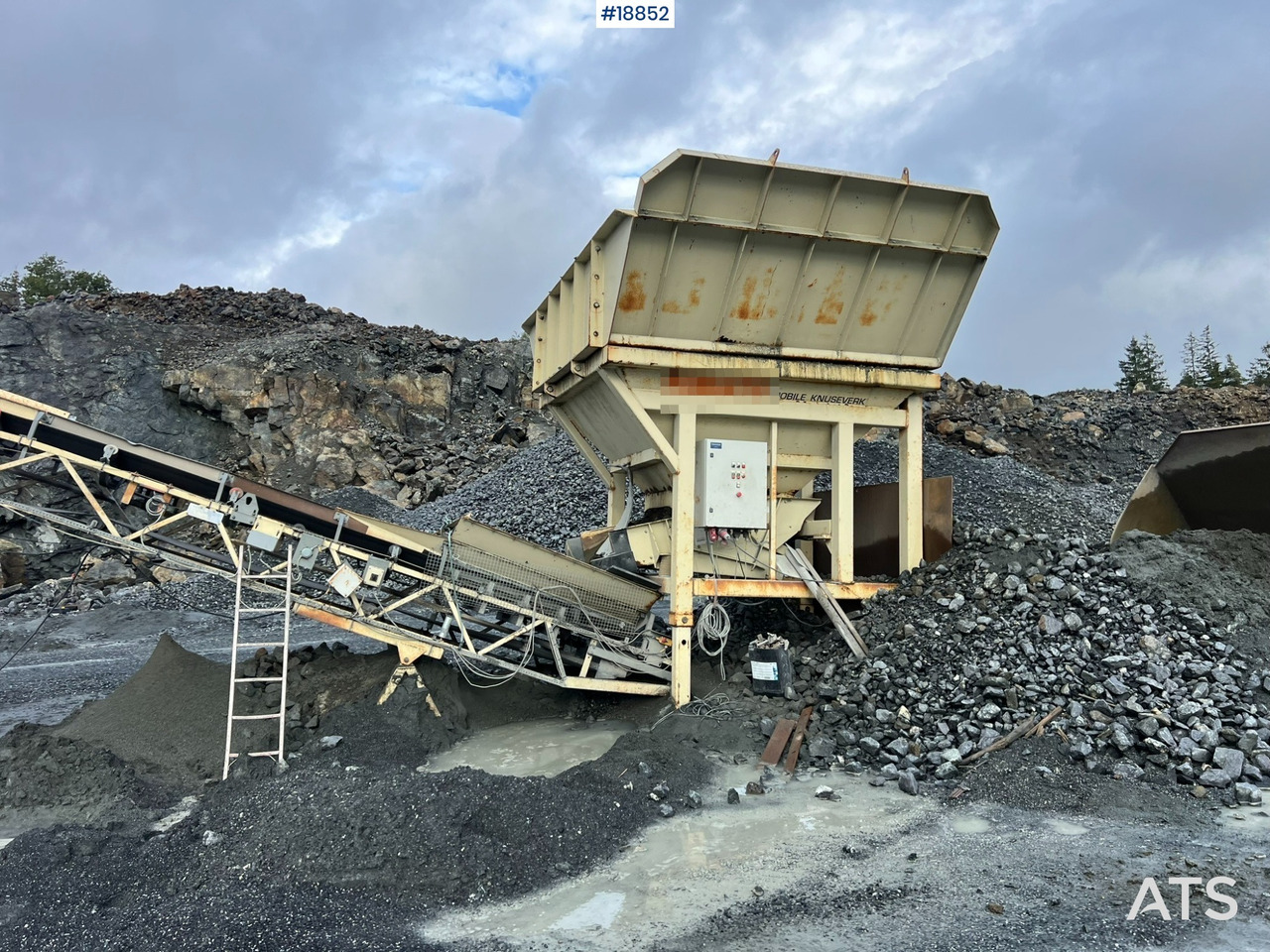 מגרסה ניידת Metso Lokotrack LT220D Finknuser m/ sikt, matekasse og transportbånd: תמונה 6