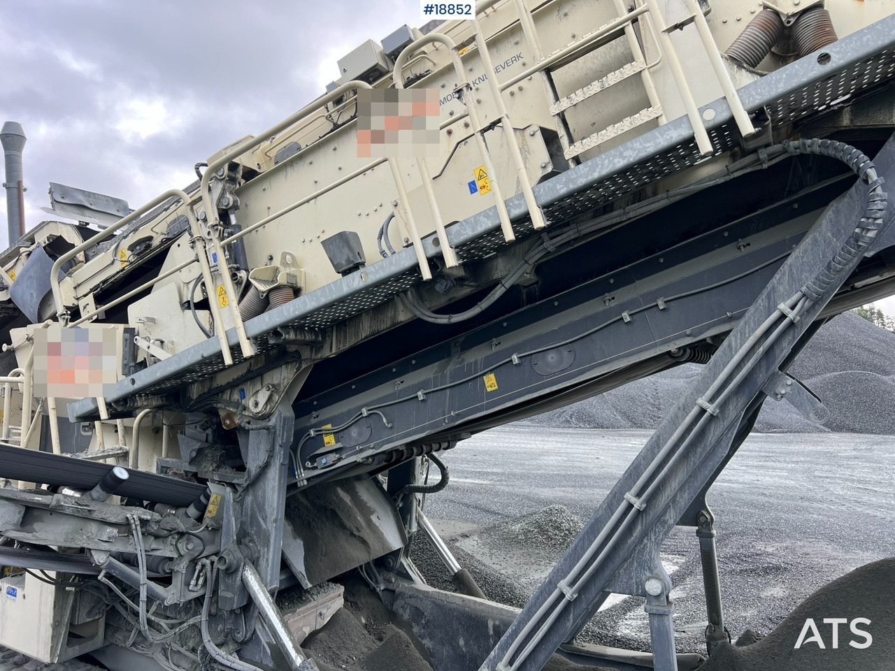 מגרסה ניידת Metso Lokotrack LT220D Finknuser m/ sikt, matekasse og transportbånd: תמונה 14