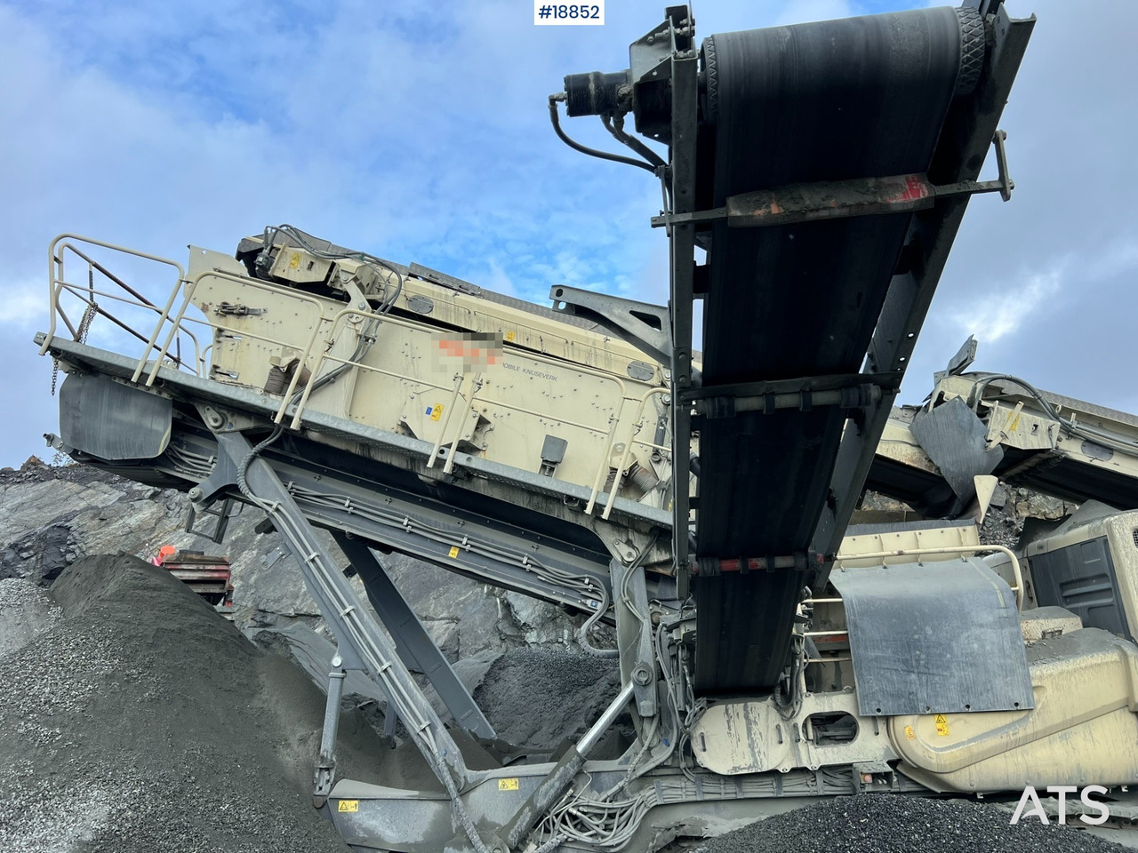 מגרסה ניידת Metso Lokotrack LT220D Finknuser m/ sikt, matekasse og transportbånd: תמונה 34