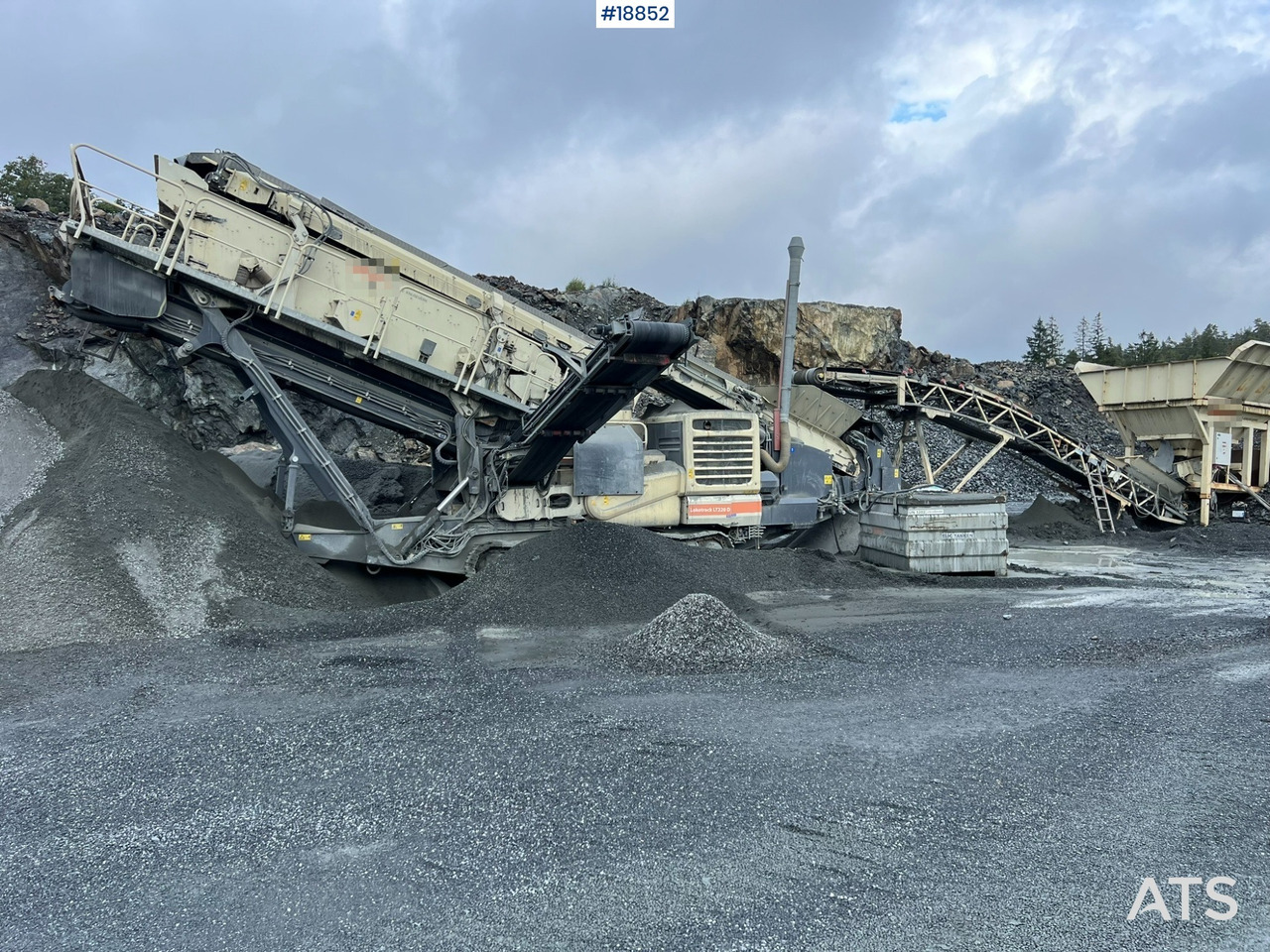מגרסה ניידת Metso Lokotrack LT220D Finknuser m/ sikt, matekasse og transportbånd: תמונה 8