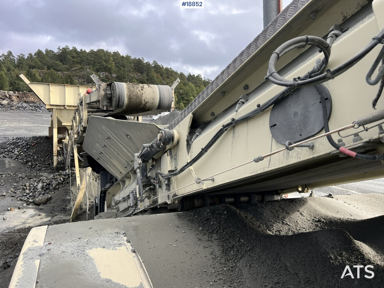 מגרסה ניידת Metso Lokotrack LT220D Finknuser m/ sikt, matekasse og transportbånd: תמונה 25