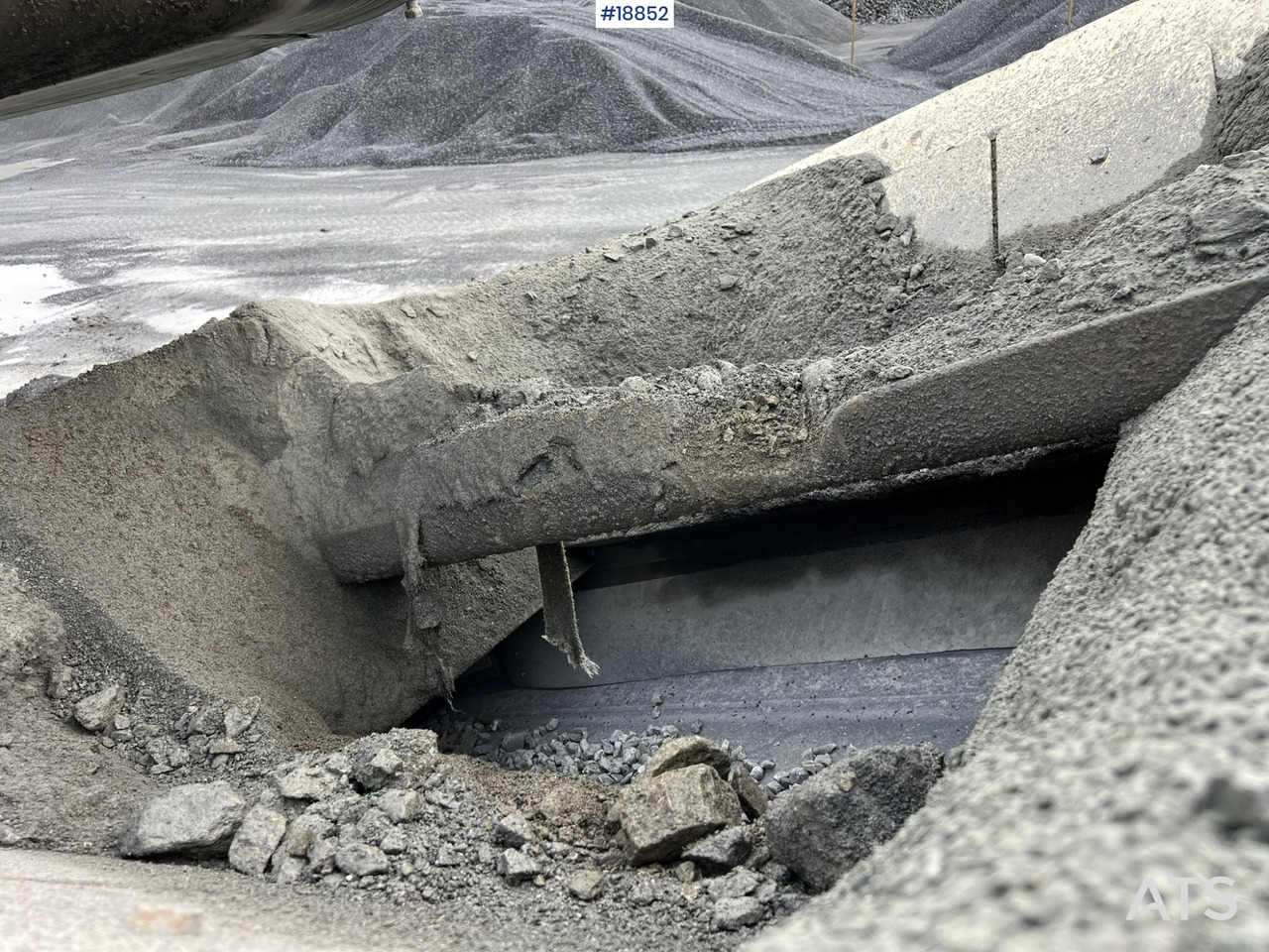 מגרסה ניידת Metso Lokotrack LT220D Finknuser m/ sikt, matekasse og transportbånd: תמונה 17