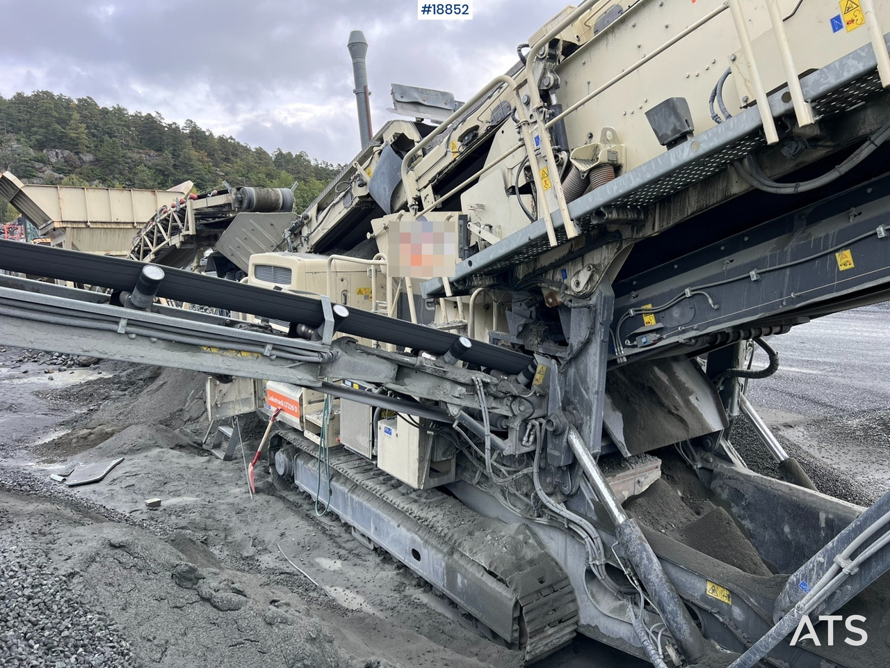 מגרסה ניידת Metso Lokotrack LT220D Finknuser m/ sikt, matekasse og transportbånd: תמונה 13