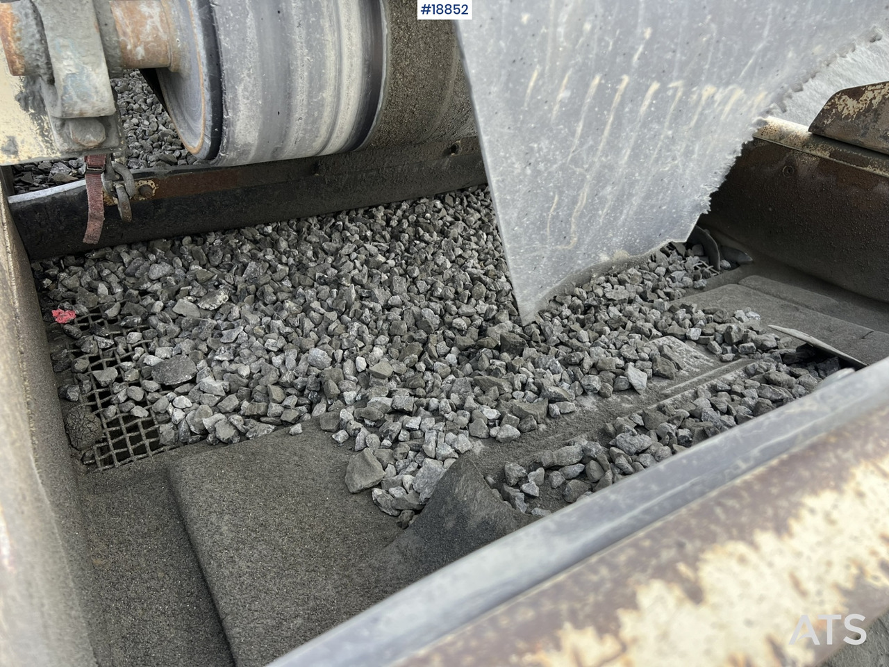 מגרסה ניידת Metso Lokotrack LT220D Finknuser m/ sikt, matekasse og transportbånd: תמונה 21