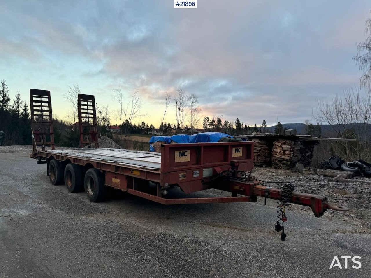 NC BT-24 3-akslet maskinkjerre - קרון נגרר עם מטען נמוך: תמונה 1 NC BT-24 3-akslet maskinkjerre - קרון נגרר עם מטען נמוך: תמונה 1