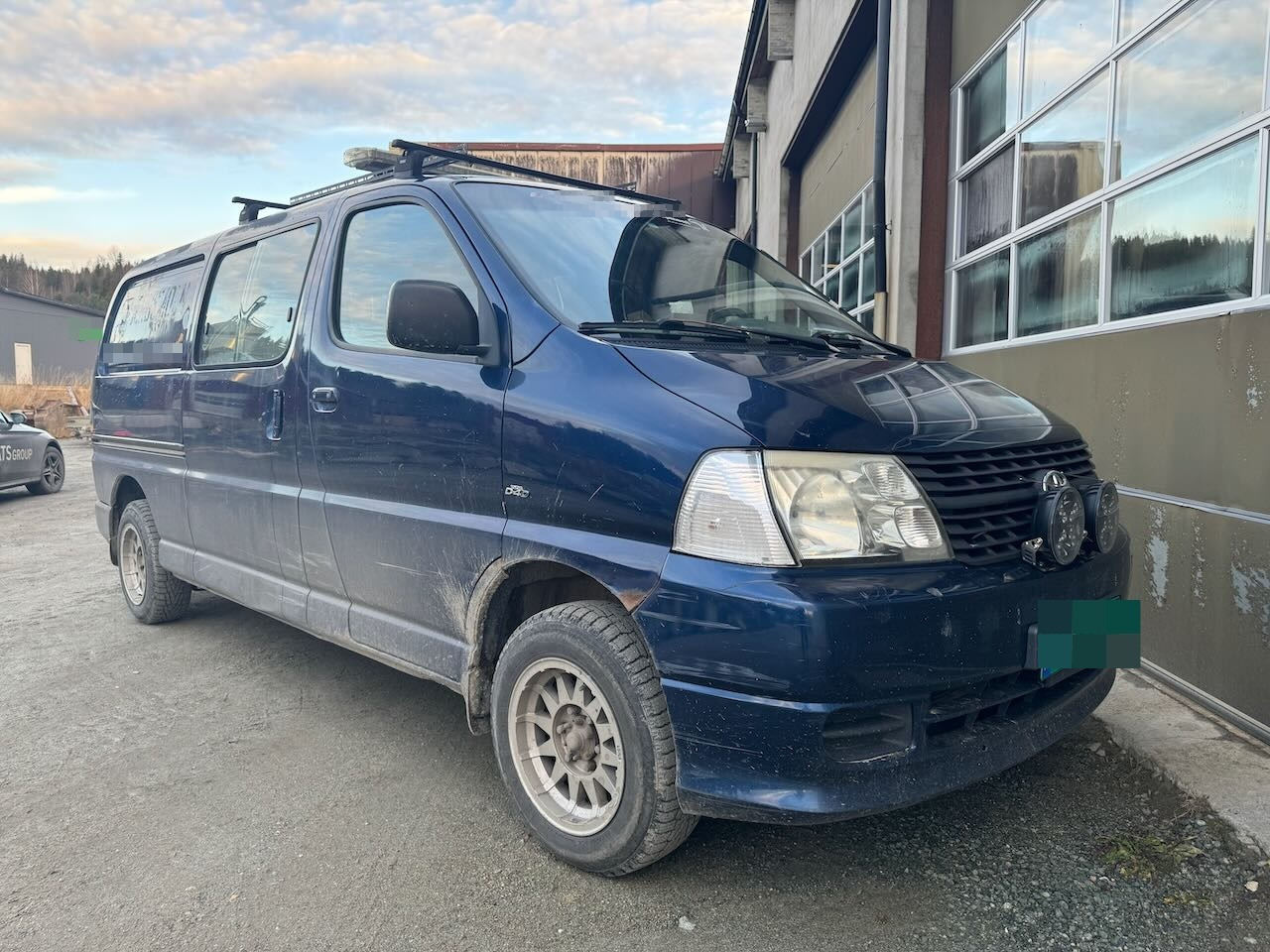 Toyota HIACE - כלי רכב מסחרי עם לוח: תמונה 2 Toyota HIACE - כלי רכב מסחרי עם לוח: תמונה 2