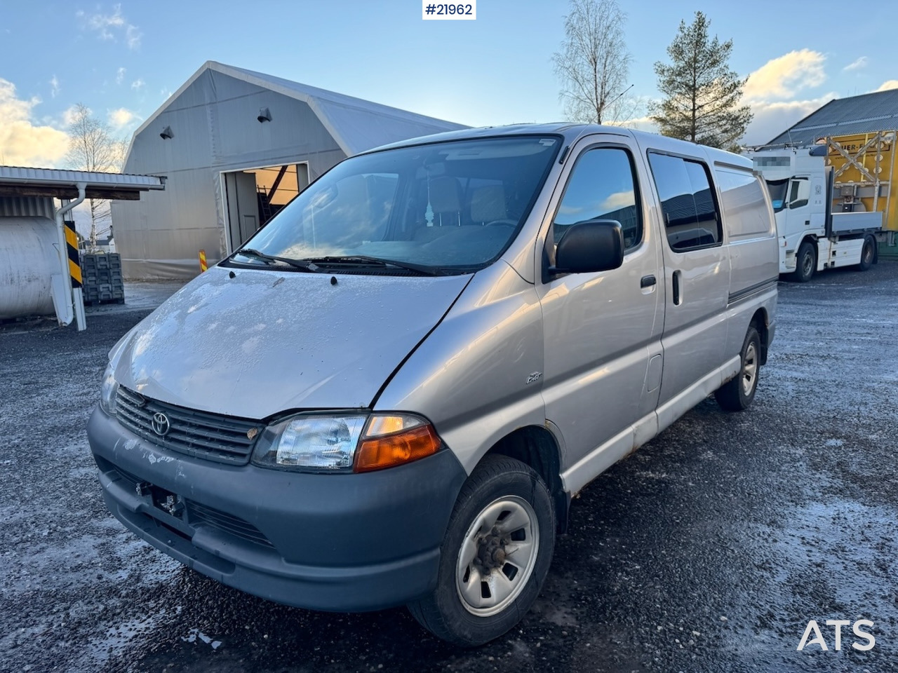Toyota HIACE - כלי רכב מסחרי עם לוח: תמונה 1 Toyota HIACE - כלי רכב מסחרי עם לוח: תמונה 1