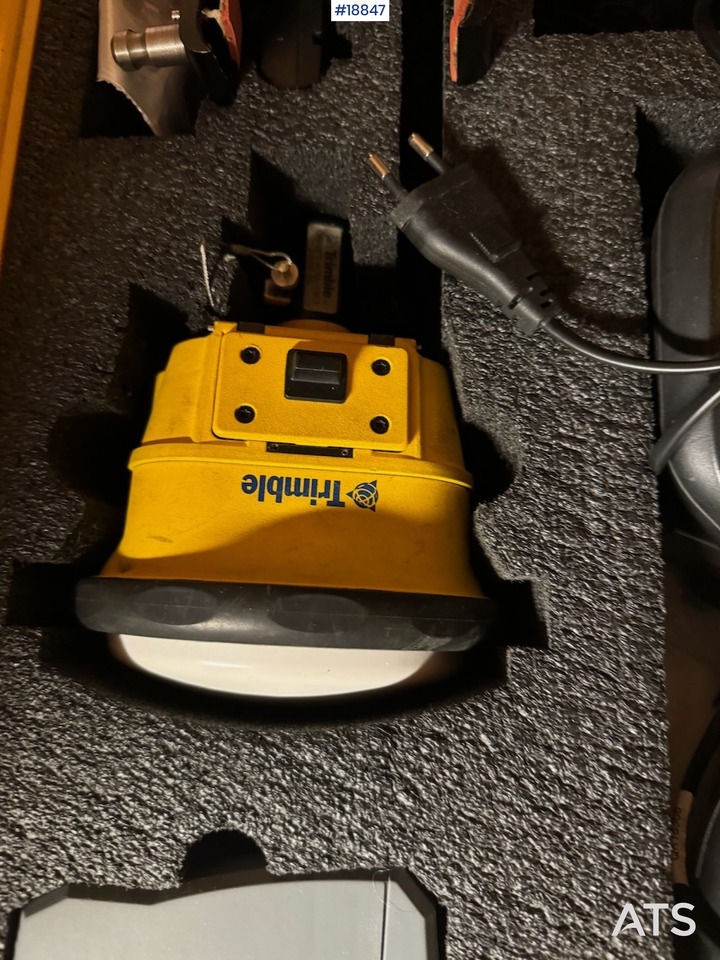 Trimble GPS - מכונת בנייה: תמונה 3 Trimble GPS - מכונת בנייה: תמונה 3