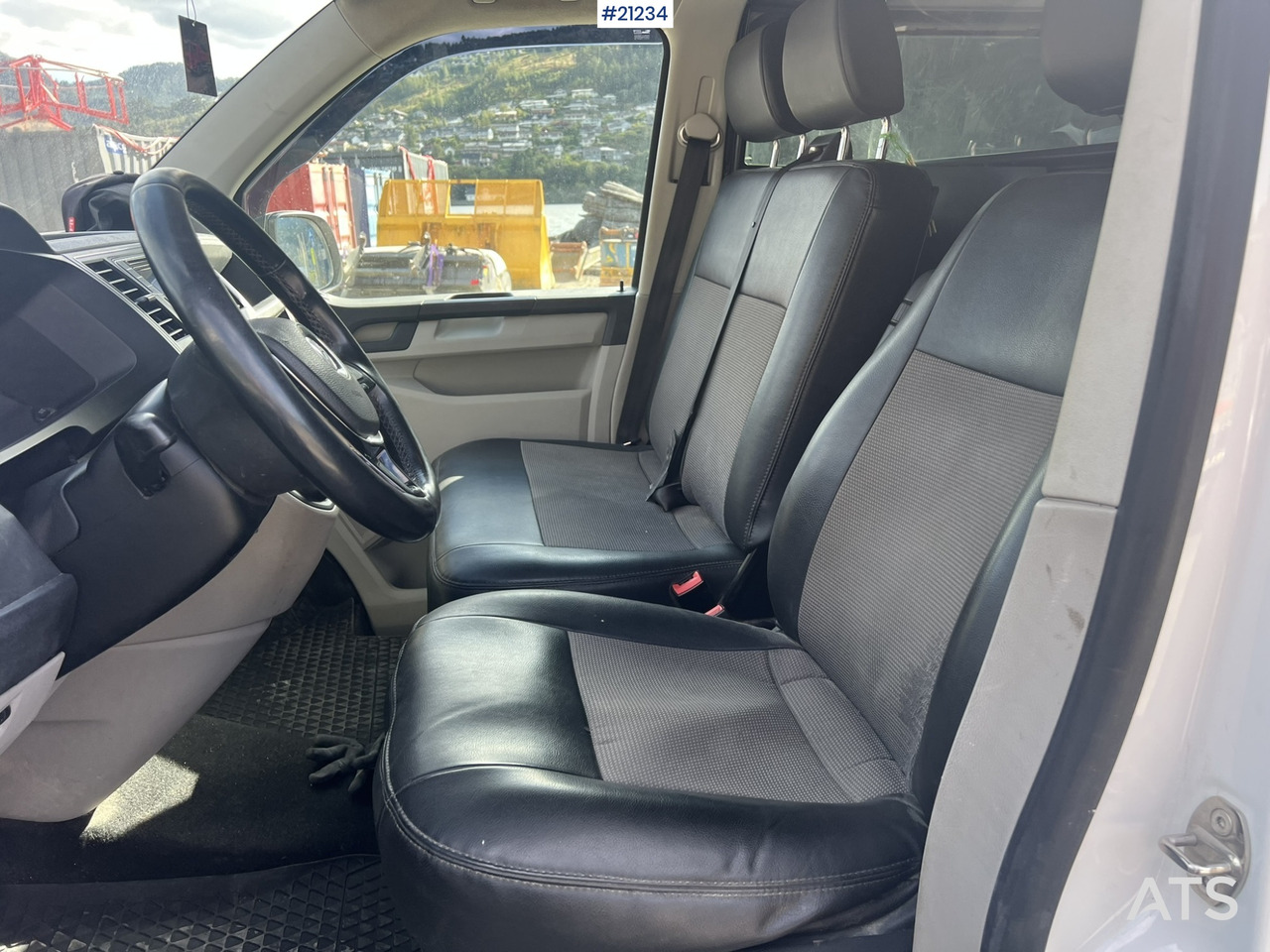 כלי רכב מסחרי עם לוח Volkswagen TRANSPORTER: תמונה 28