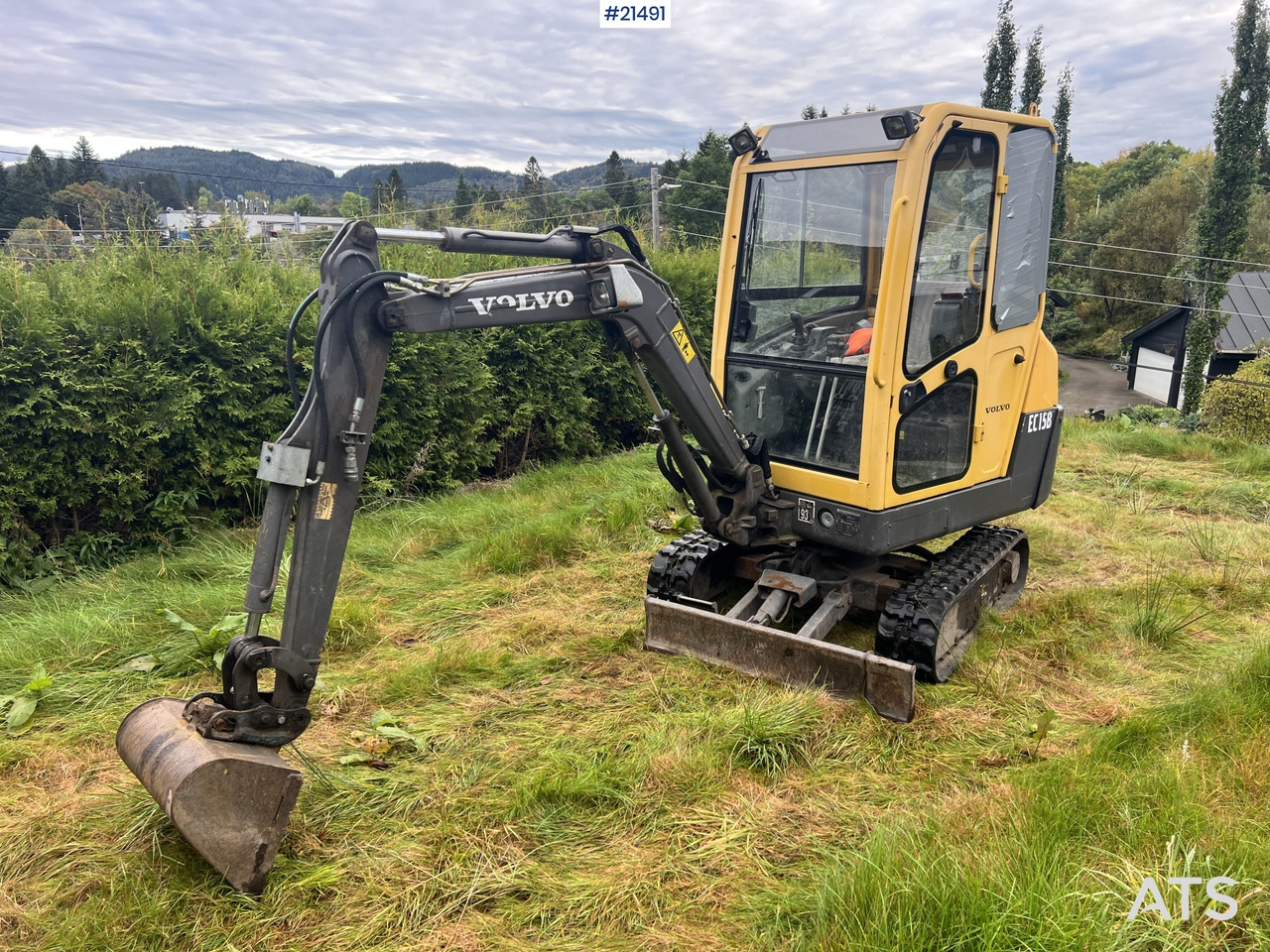 Volvo EC15B - מיני מחפר: תמונה 1 Volvo EC15B - מיני מחפר: תמונה 1
