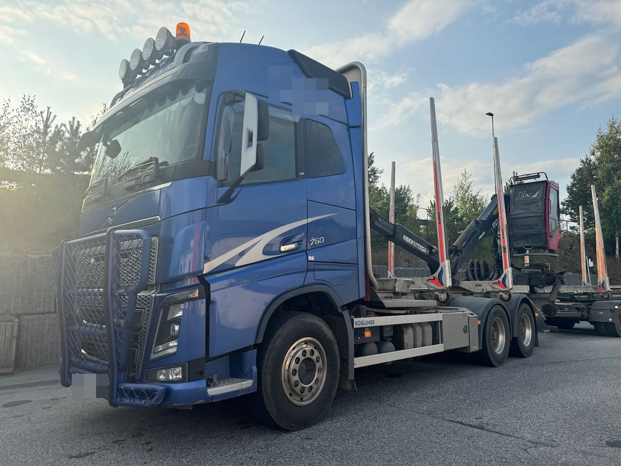 Volvo FH750 - משאית עץ, משאית מנוף: תמונה 1 Volvo FH750 - משאית עץ, משאית מנוף: תמונה 1