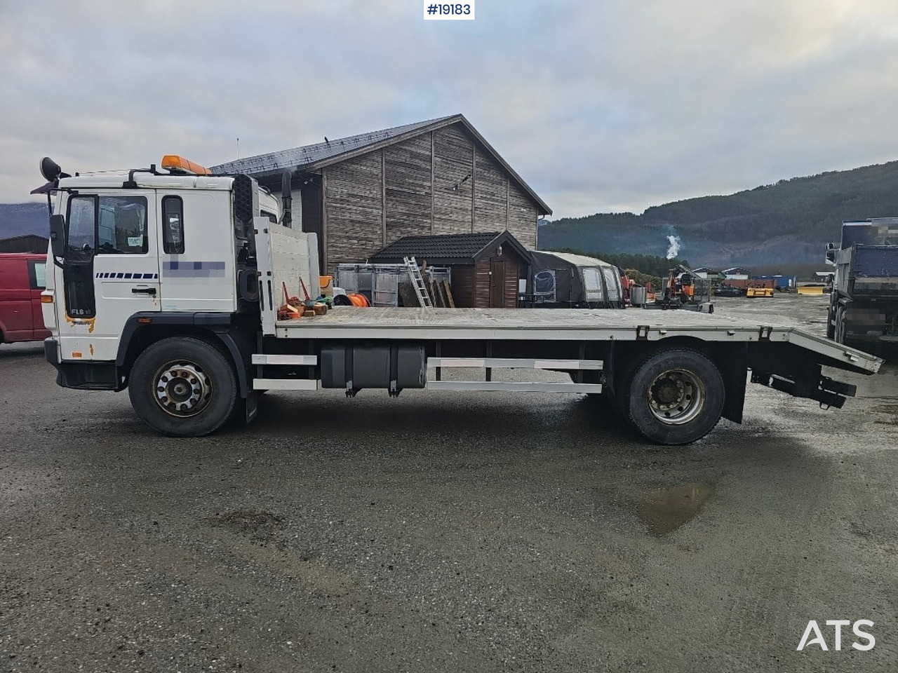 Volvo FL6 - משאית צד נופל/ שטוחה: תמונה 1 Volvo FL6 - משאית צד נופל/ שטוחה: תמונה 1