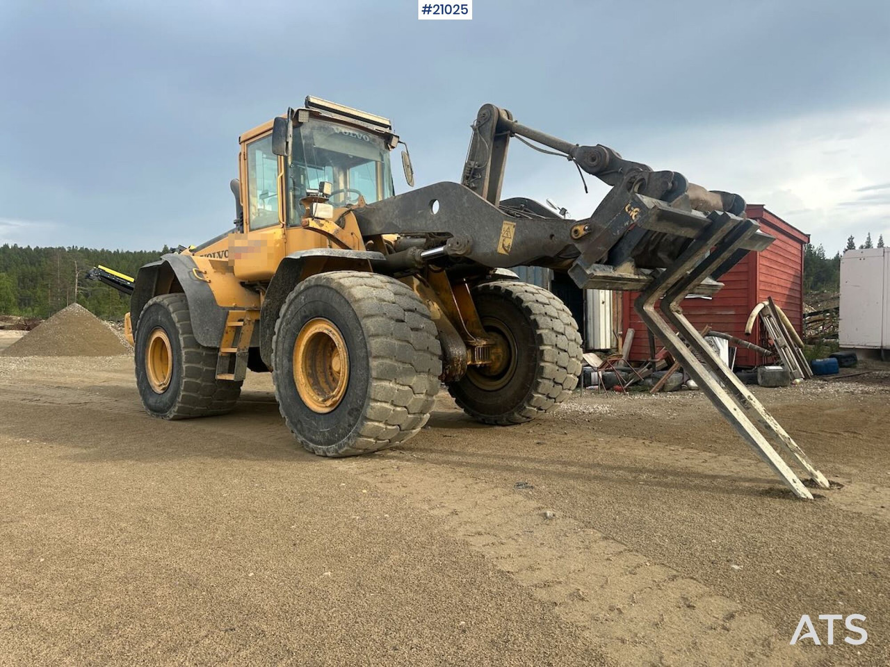 Volvo L120E - מעמיס גלגלים: תמונה 1 Volvo L120E - מעמיס גלגלים: תמונה 1