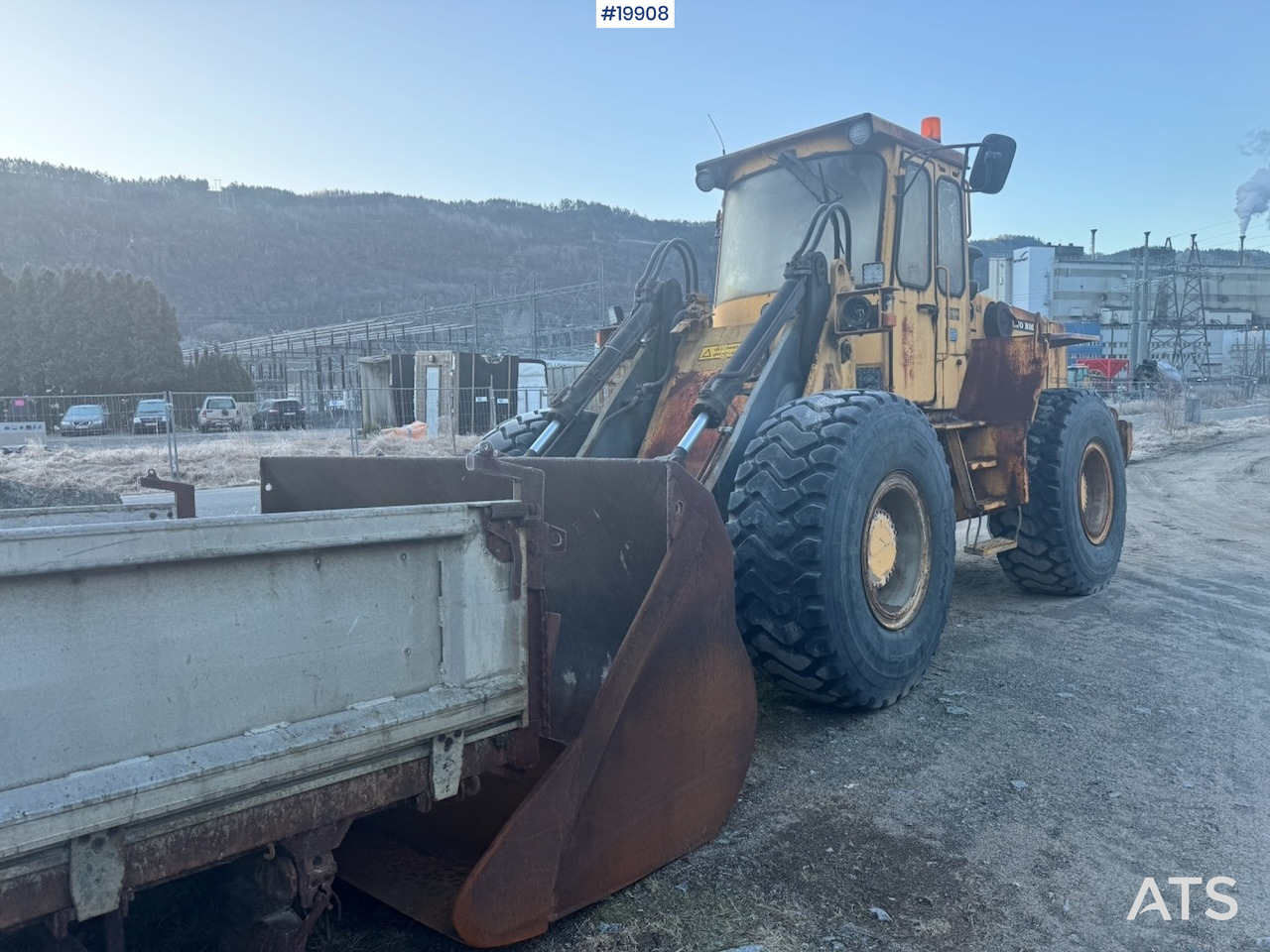 Volvo L90 - מעמיס גלגלים: תמונה 1 Volvo L90 - מעמיס גלגלים: תמונה 1
