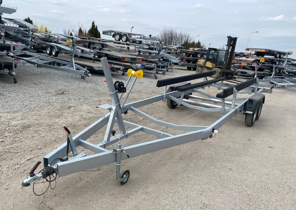 Boro PRZYCZEPA PODŁODZIOWA STYL AMERYKAŃSKI 7,80M - נגרר לסירה: תמונה 1 Boro PRZYCZEPA PODŁODZIOWA STYL AMERYKAŃSKI 7,80M - נגרר לסירה: תמונה 1