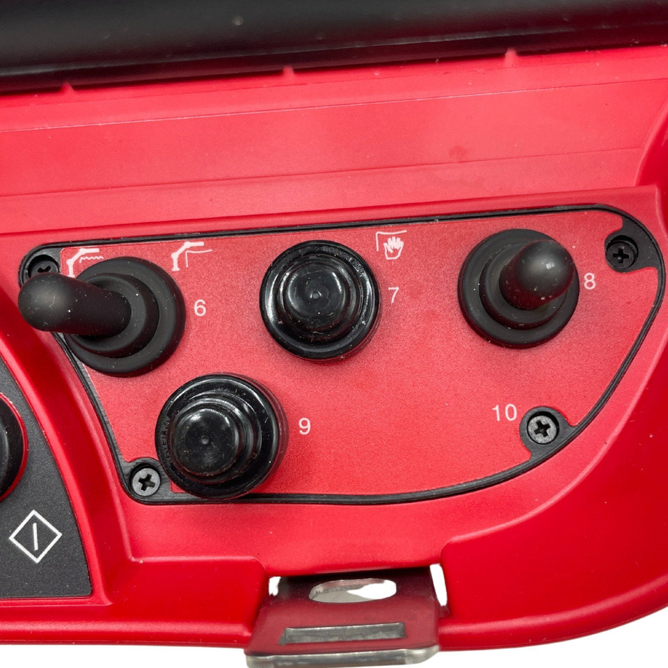 Right panel with button radio remote Scanreco RC400 - מערכת חשמל עבור עגורן מעמיס: תמונה 2 Right panel with button radio remote Scanreco RC400 - מערכת חשמל עבור עגורן מעמיס: תמונה 2