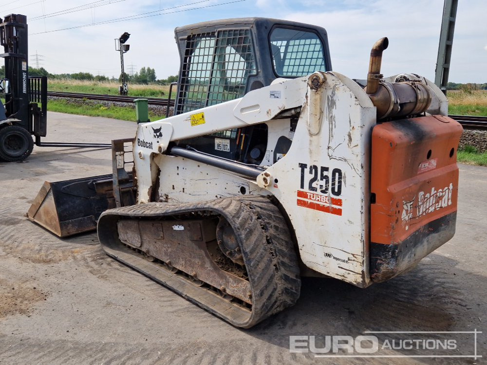 2005 Bobcat T250 - מעמיס היגוי החלקה: תמונה 3 2005 Bobcat T250 - מעמיס היגוי החלקה: תמונה 3