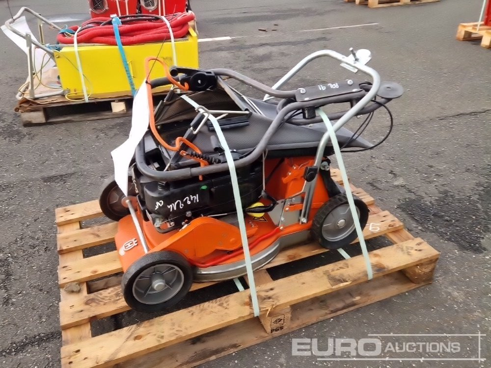 2011 Husqvarna WC 48 Se Walk Behind Petrol Lawnmower - ציוד בנייה: תמונה 3 2011 Husqvarna WC 48 Se Walk Behind Petrol Lawnmower - ציוד בנייה: תמונה 3