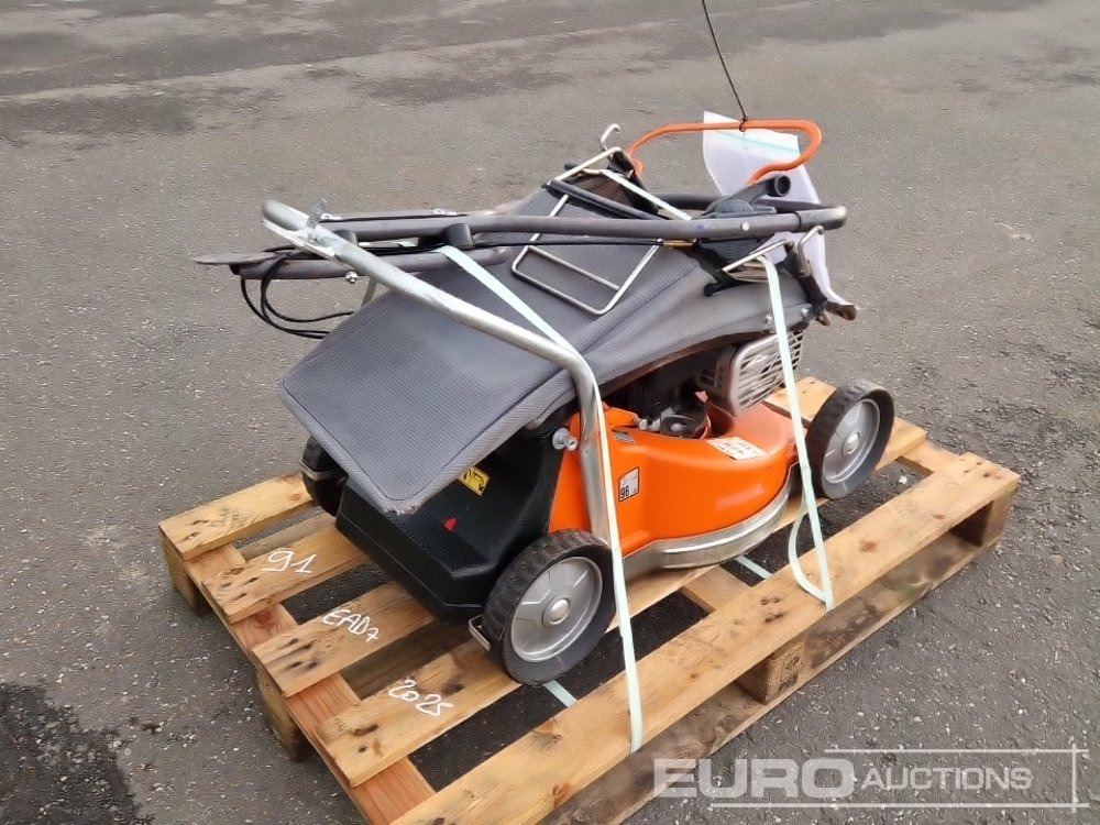 2011 Husqvarna WC 48 Se Walk Behind Petrol Lawnmower - ציוד בנייה: תמונה 1 2011 Husqvarna WC 48 Se Walk Behind Petrol Lawnmower - ציוד בנייה: תמונה 1