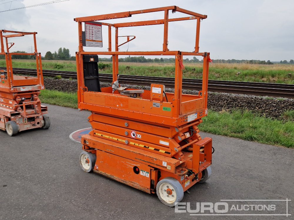 2014 SkyJack SJ111-3219 - פלטפורמה אווירית: תמונה 3 2014 SkyJack SJ111-3219 - פלטפורמה אווירית: תמונה 3