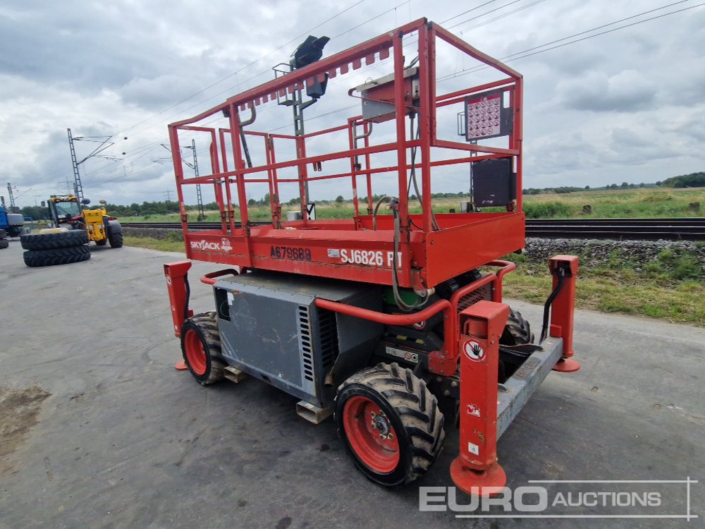 2015 SkyJack SJ6832RT - פלטפורמה אווירית: תמונה 2 2015 SkyJack SJ6832RT - פלטפורמה אווירית: תמונה 2