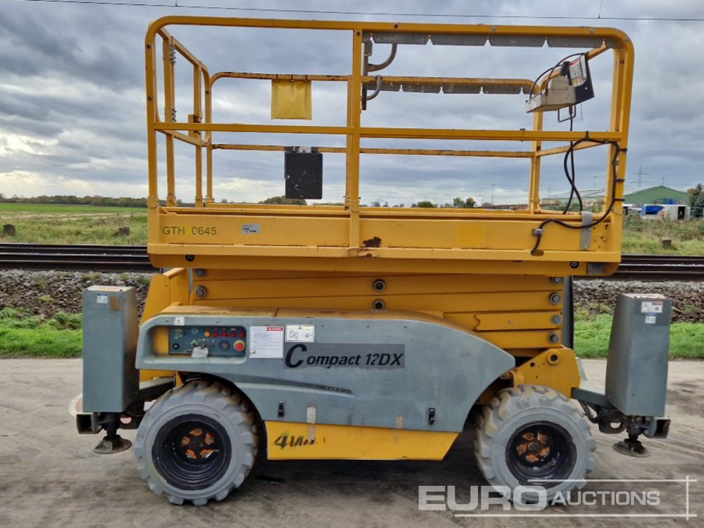 2017 Haulotte Compact 12DX - מעלית מספריים: תמונה 2 2017 Haulotte Compact 12DX - מעלית מספריים: תמונה 2