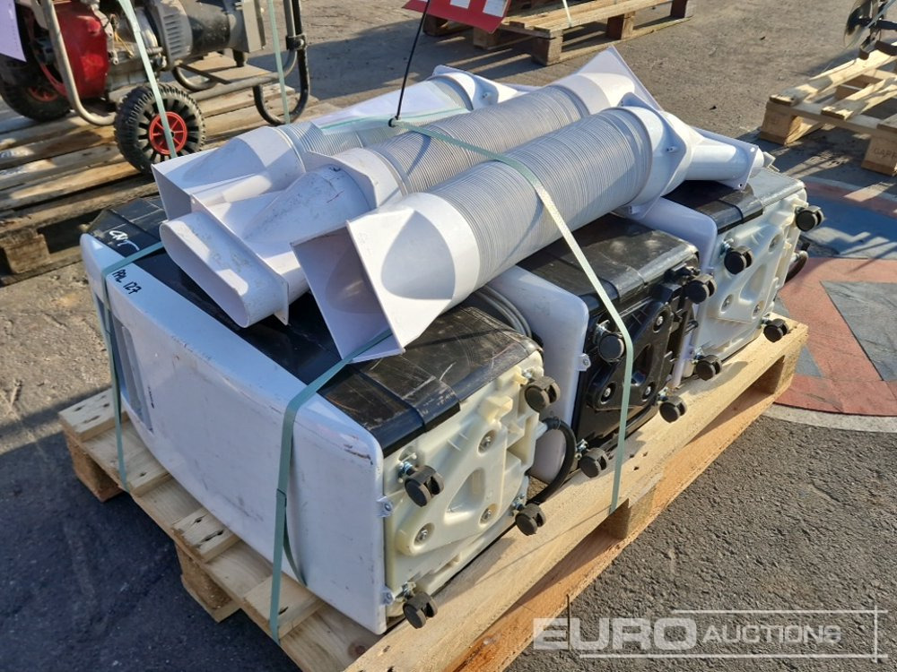 Airconditioning Units (3 of) - ציוד בנייה: תמונה 1 Airconditioning Units (3 of) - ציוד בנייה: תמונה 1