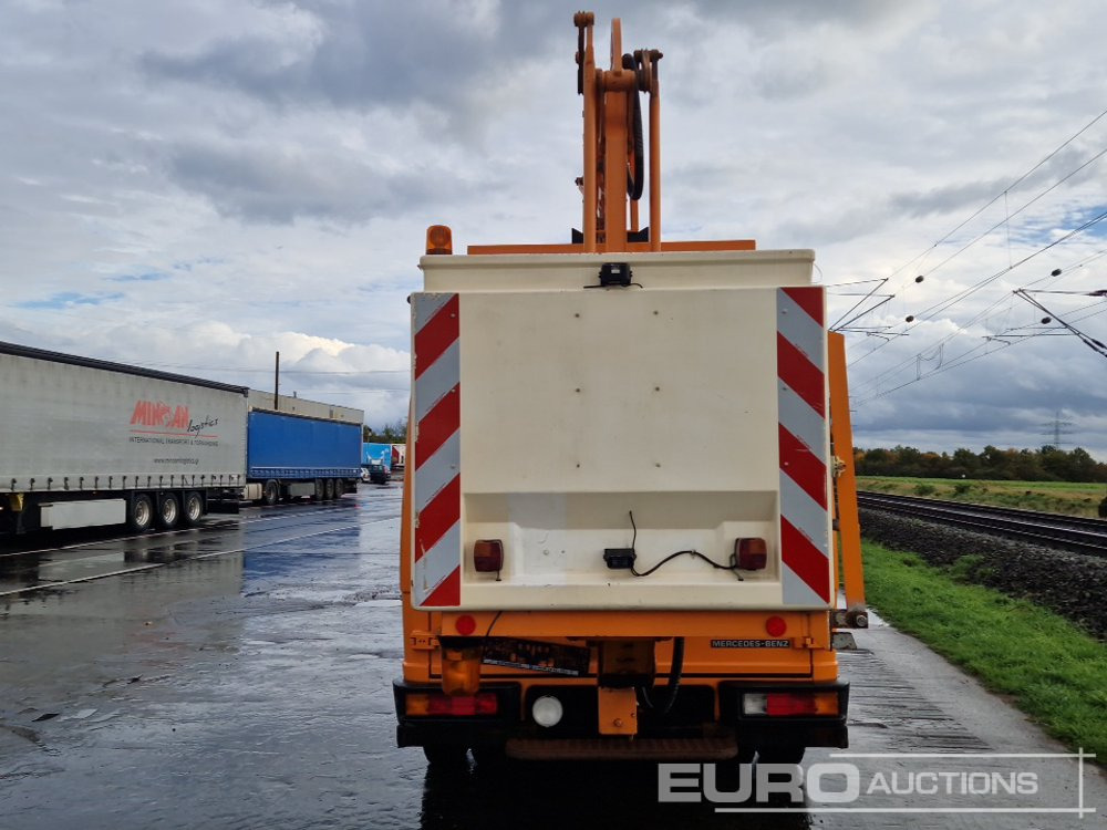 Mercedes 612D - פלטפורמה אווירית מותקנת על משאית: תמונה 4 Mercedes 612D - פלטפורמה אווירית מותקנת על משאית: תמונה 4