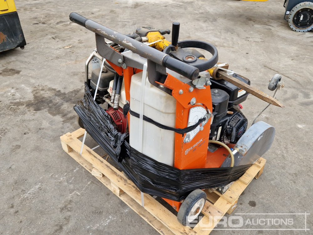Pallet of Walk Behind Asphalt Saw, JCB Compressor with Compressed Air Hammer - ציוד בנייה: תמונה 3 Pallet of Walk Behind Asphalt Saw, JCB Compressor with Compressed Air Hammer - ציוד בנייה: תמונה 3
