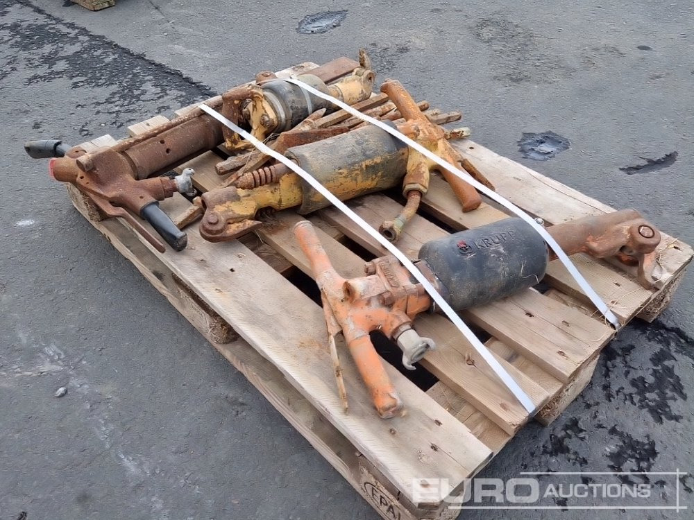 Pneumatic Breaker (4 of) + Chisels - מכונת אספלט: תמונה 3 Pneumatic Breaker (4 of) + Chisels - מכונת אספלט: תמונה 3